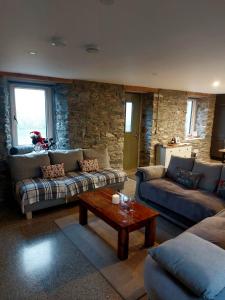 Killarney Old School Road sleeps 6