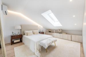 Riverside duplex by the sea with pool and balcony