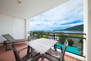 Port Views On Airlie Premier