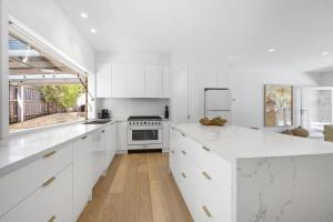 Limestone Lodge - Pool Spa Retreat