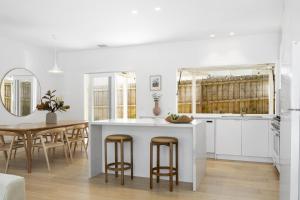 Limestone Lodge - Pool Spa Retreat