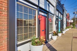 Ultimate Convenience Historic Dtwn Marshall Apt!