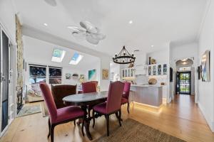 Dalpura House - Luxe Queenslander, Island Style