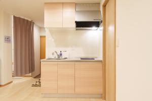 Direct train access to 道頓堀 黒門市場 USJ Kyoto Temmabashi White Cloud Guesthouse