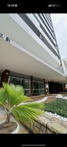 Apartamento Guarujá, com sacada vista mar! Pé na areia, Lindo!