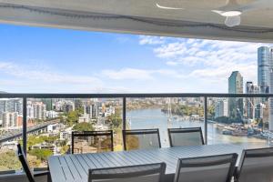 Stylish 2BR Brisbane Retreat by Housemark Escapes