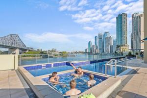 Stylish 2BR Brisbane Retreat by Housemark Escapes