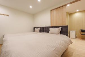 Direct train access to 道頓堀 黒門市場 USJ Kyoto Temmabashi Blue Sky Guesthouse