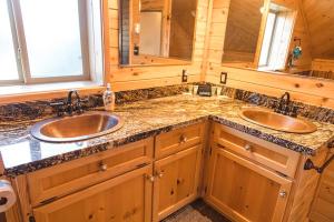 Kantada Retreats-Gameroom HotTub Yellowstone Park sleeps 10