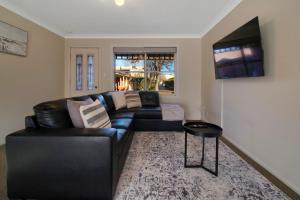 Central Escape - Walk to CBD, Cosy & Convenient