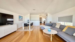 Oceanside Oasis at Caves Beach Villas