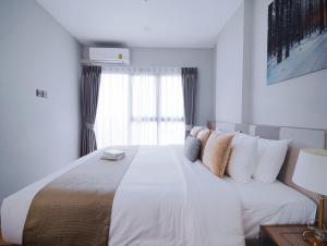 Luxury room overlooking the City center ChiangMai 106N55