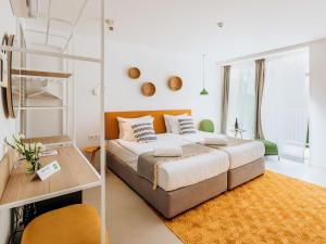 ibis Styles Golden Sands Roomer Hotel