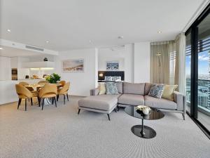 Luxury Oceanview Retreat Oracle Tower 1 Level 24