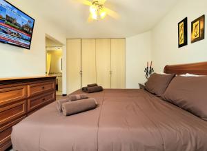 E Malecon Balta Queen Bed Larcomar Zone 3B 501