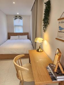 홍대상수역5분#Bathroom 2#Starbucks, convenience store 1 minute