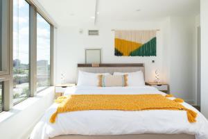 Central 2BR Condo in Downtown Boston & T-Station