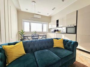 Upper San Pietro elegant flat on metro A with a view