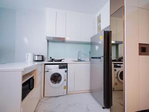 Modern room overlooking the city center Chiang Mai 106N60