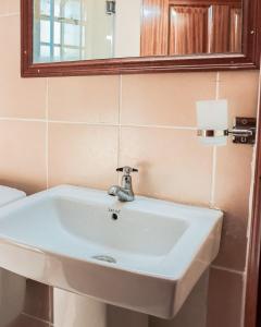 Stylish 3-BR Apt in Chuna, Kitengela