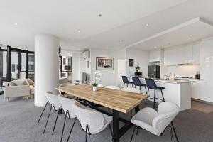 Exceptional View 3B 2B 2 Carparks near Crown Casino!