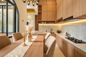 Brand New Modern 3br Luxury Villa at Berawa Canggu - Casa De Avisha