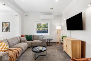 Lar Doce Lar Holiday House and Retreat Mt Gambier- sleeps 10