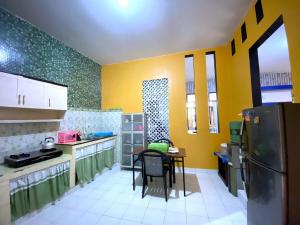 Homestay Syariah Dekat UII Kolam Renang Pribadi By Simply Homy