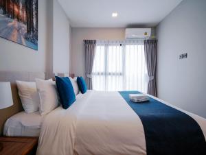 Sky River room with sunset glow of Suthep Mountain 102N37