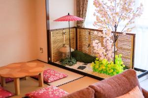 Maholova Minds Miura