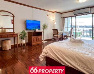 Apartment with Balcony and Views Walk Maya Nimman