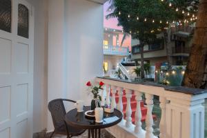 8fold by Larisa, Siolim