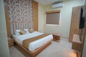 hotel hill top inn vatva