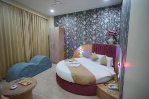 hotel hill top inn vatva