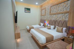 hotel hill top inn vatva