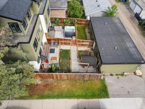 *Everything*| Hot Tub| Sauna| Pool table|Game Room