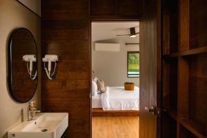 360 issara Floating Resort