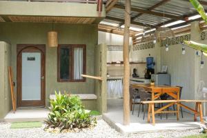 Couples Island Nest 2 to 5 min to Surf Garden Room