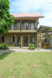 Couples Island Nest 2 to 5 min to Surf Garden Room