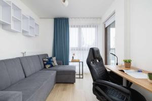 2-Bedroom Apartment with Balcony & Parking in Cracow by Noclegi Renters