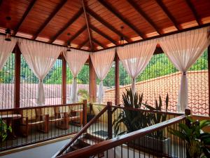kandy lake reach hotel