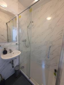 Warsaws peaceful Muranów