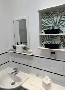 City Centre Apartment - Free Parking - Sleeps 4