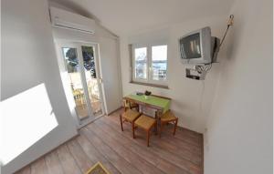 Lovely Apartment In Turanj With House Sea View