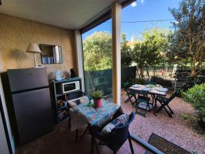 Studio rez de jardin,climatisation, proche de la mer, parking..