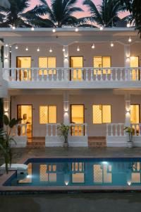 8fold by Larisa, Siolim