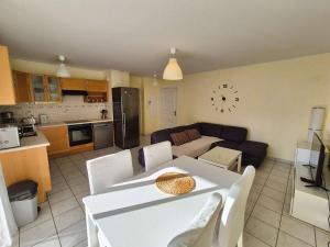 Neuf, 2 chambres, tout confort, ascenseur,Wifi....à pied de la Marina