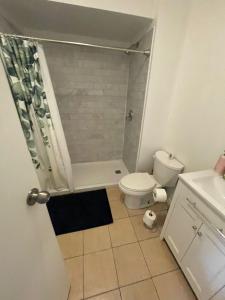 Affordable Toronto Downtown Bloor Stay