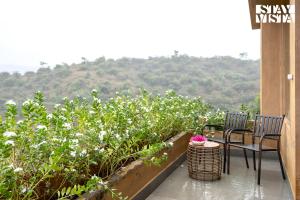 StayVista at Nilaya In The Hills with Lake View, Pool