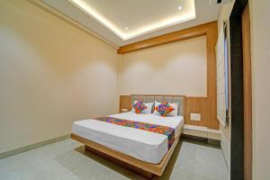 FabHotel Shri Shreeyam Stay